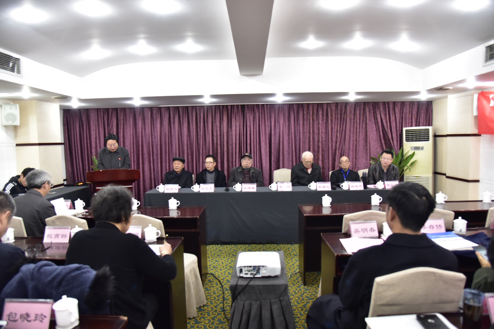 国内自拍
国内自拍
院长 李怡教授.jpg